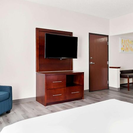 Comfort Suites Southfield-Detroit Экстерьер фото