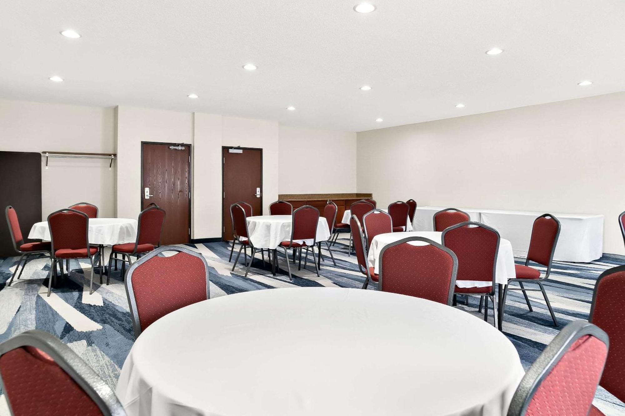 Comfort Suites Southfield-Detroit Экстерьер фото