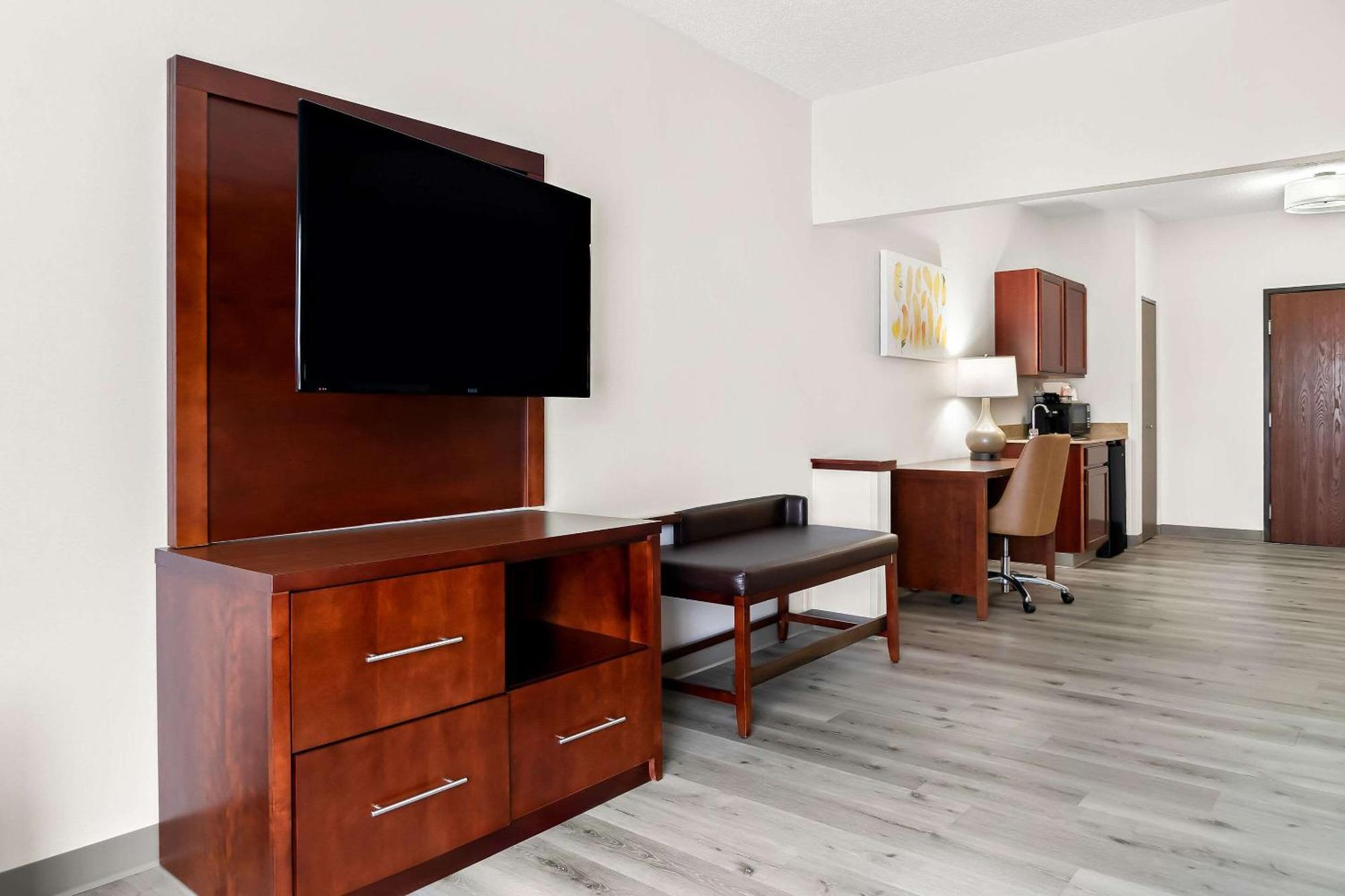 Comfort Suites Southfield-Detroit Экстерьер фото
