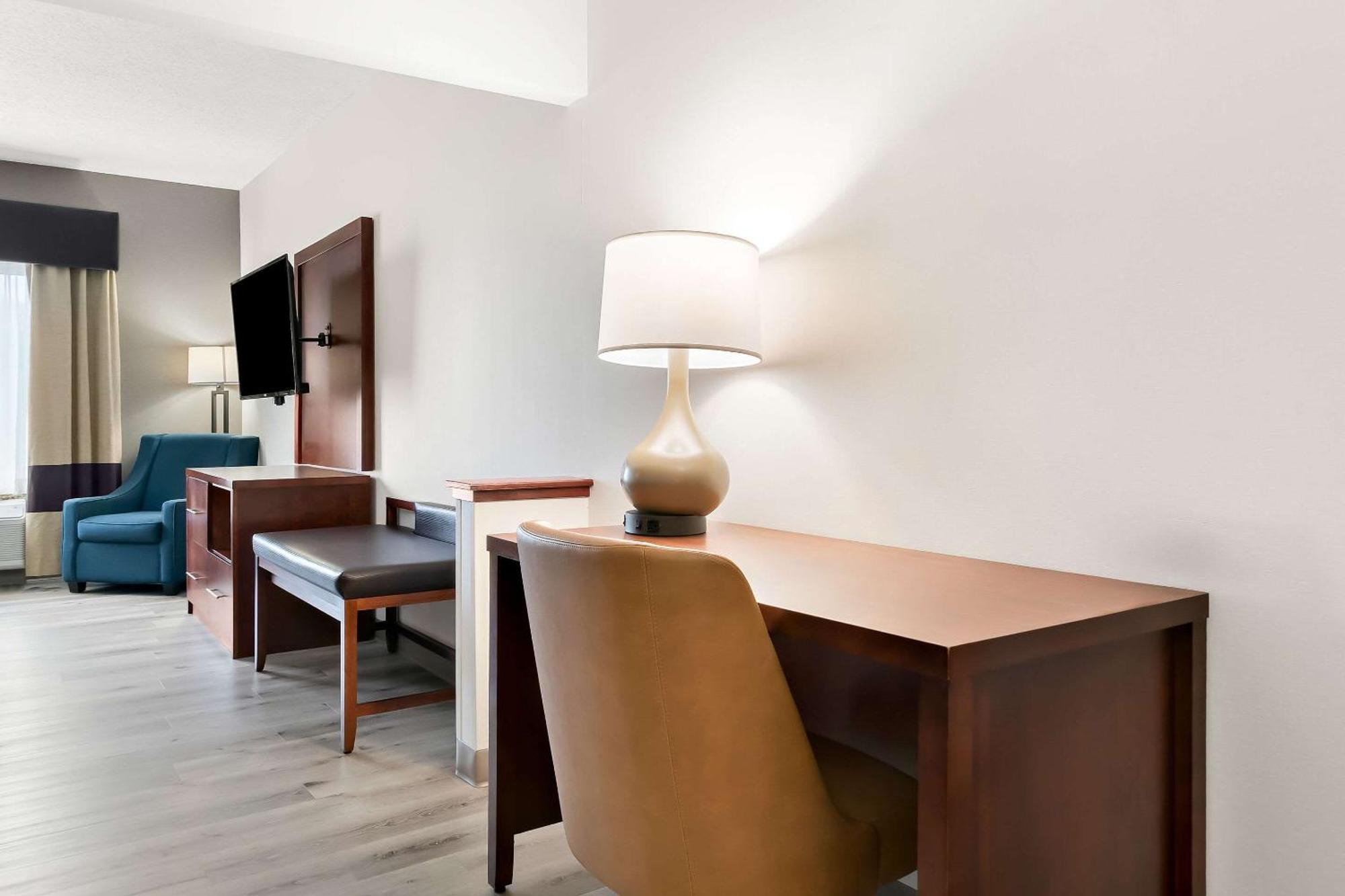 Comfort Suites Southfield-Detroit Экстерьер фото